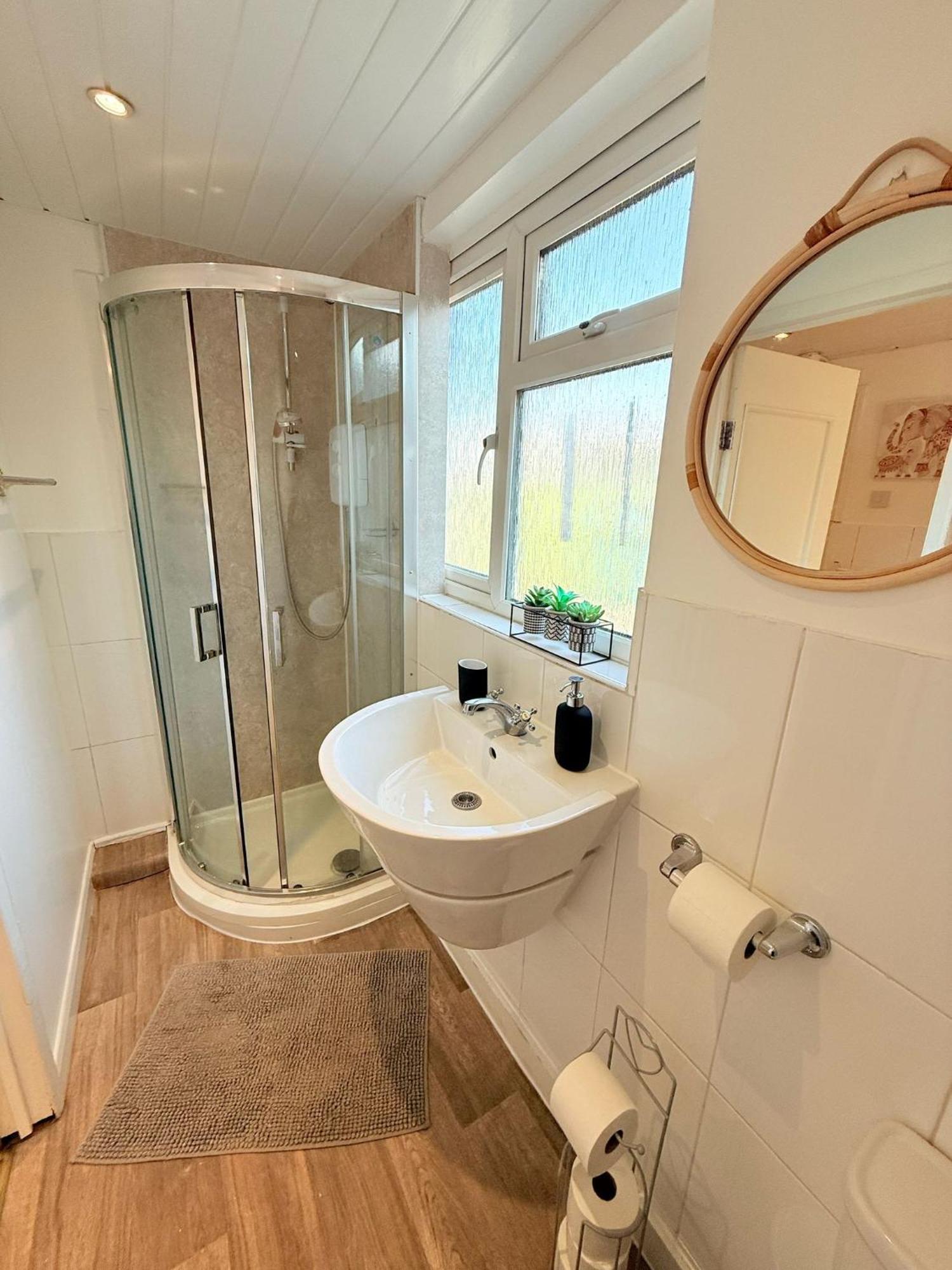 Wembley Rooms Лондон Экстерьер фото