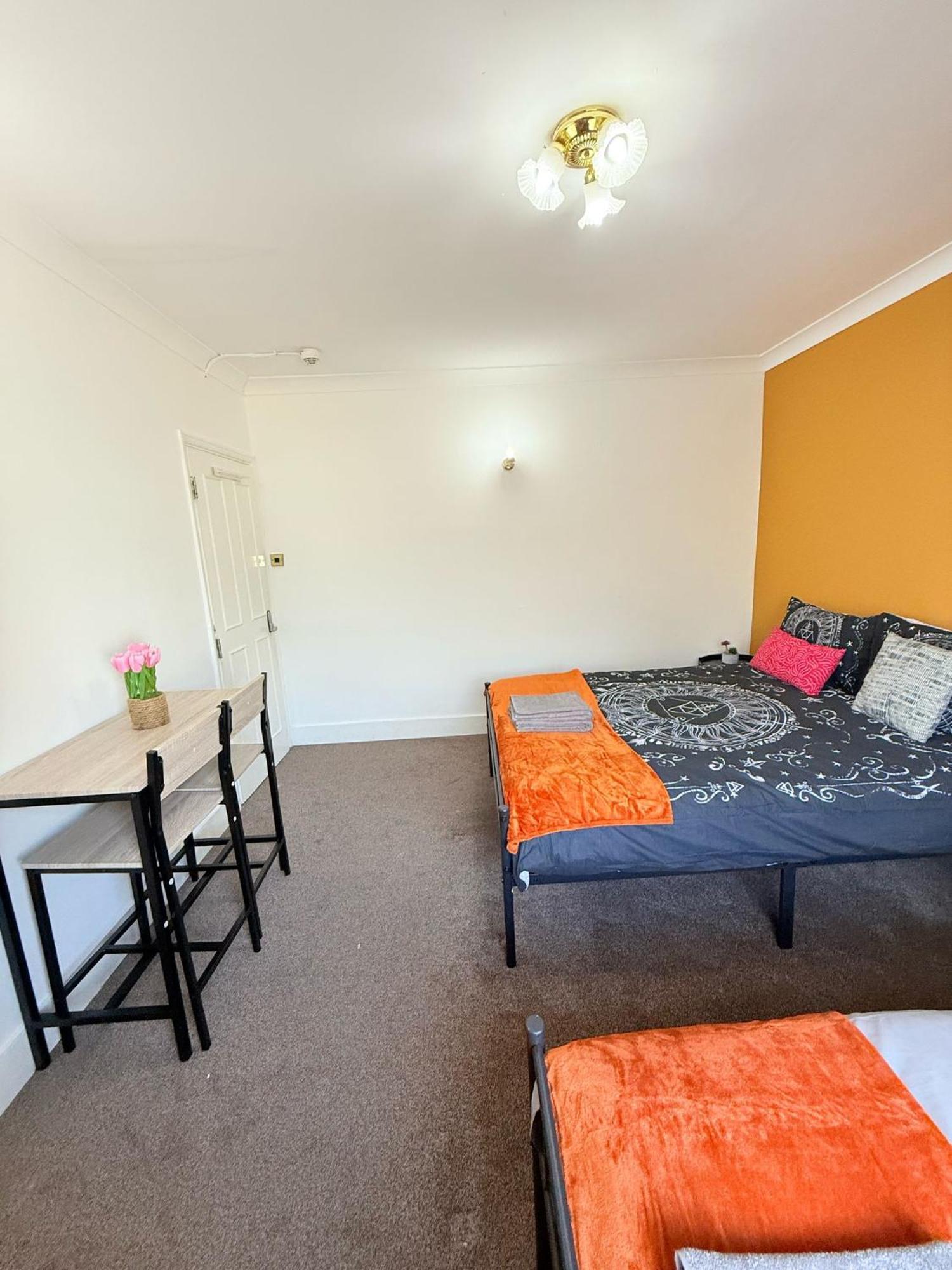 Wembley Rooms Лондон Экстерьер фото