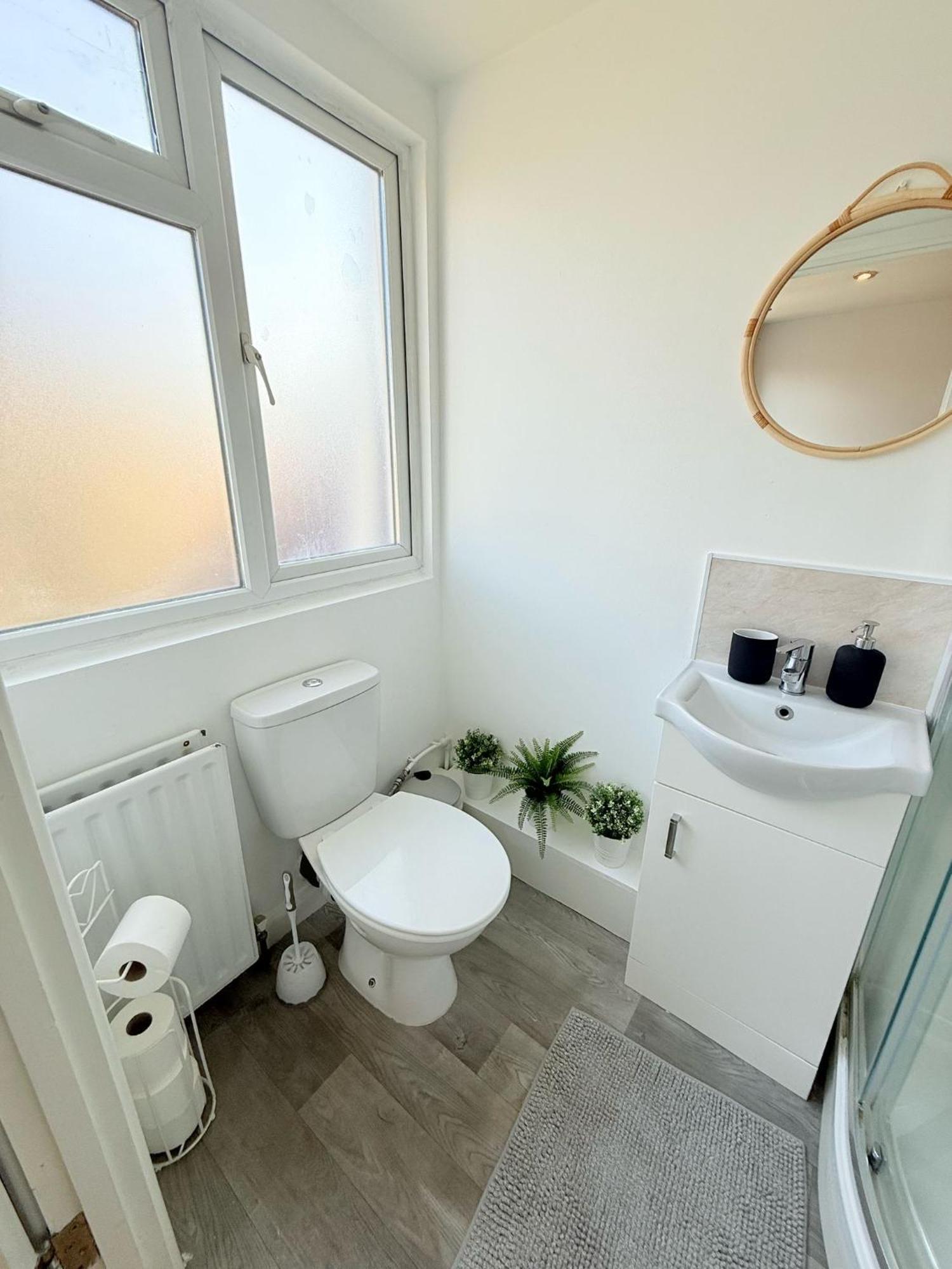 Wembley Rooms Лондон Экстерьер фото