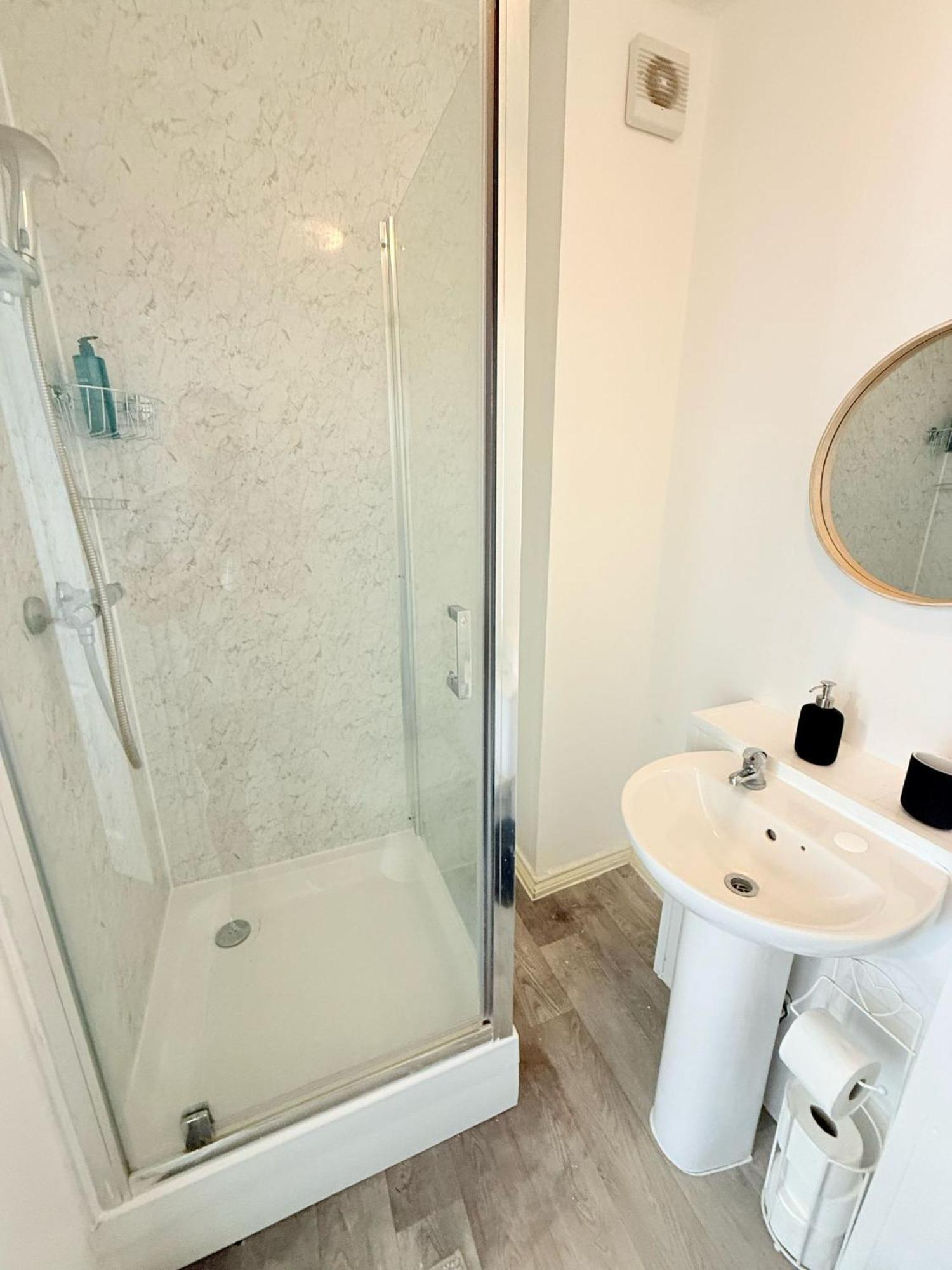 Wembley Rooms Лондон Экстерьер фото