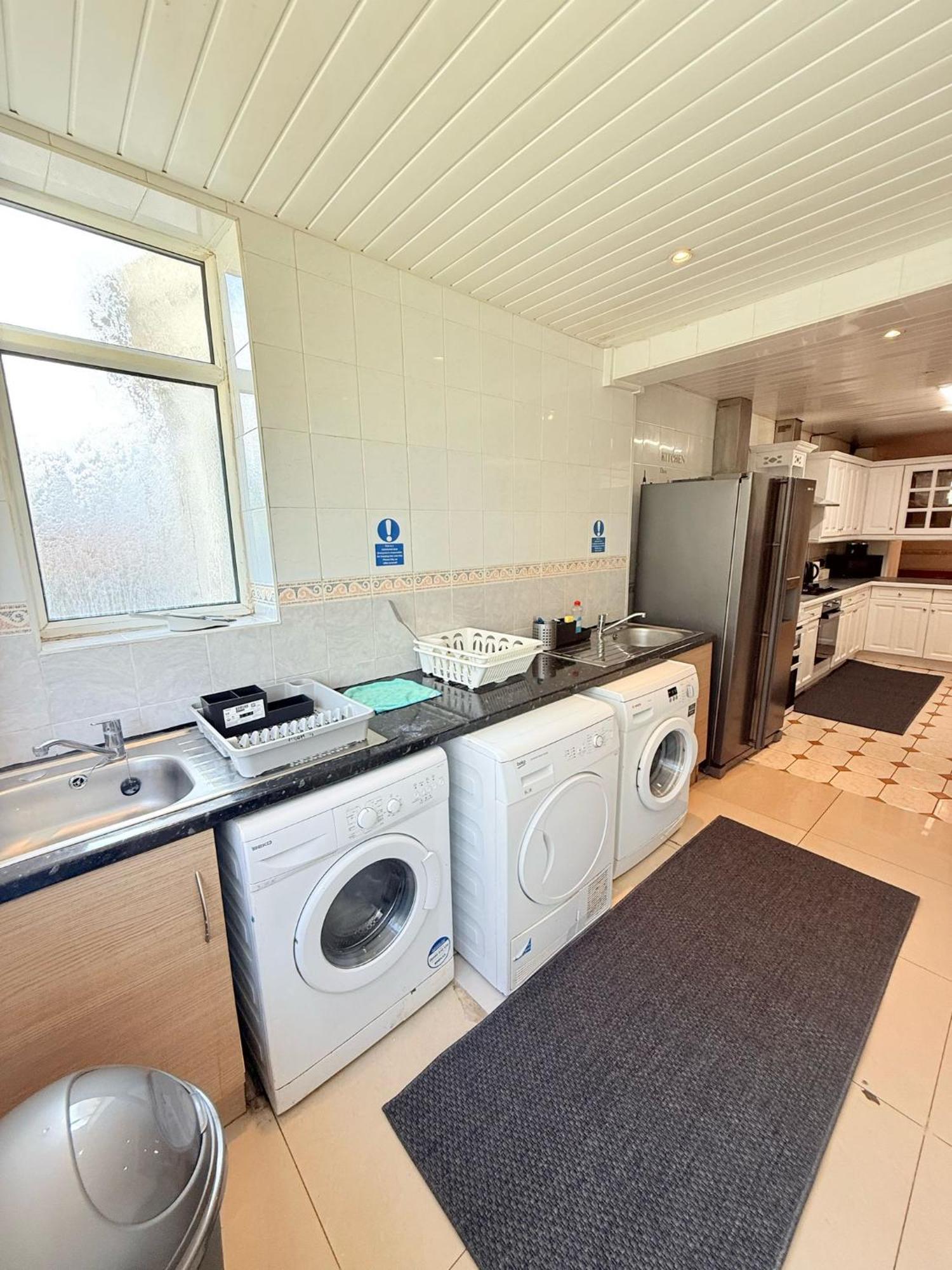 Wembley Rooms Лондон Экстерьер фото