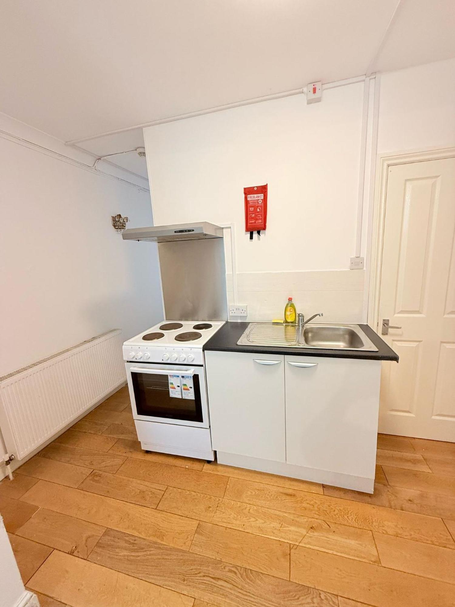 Wembley Rooms Лондон Экстерьер фото