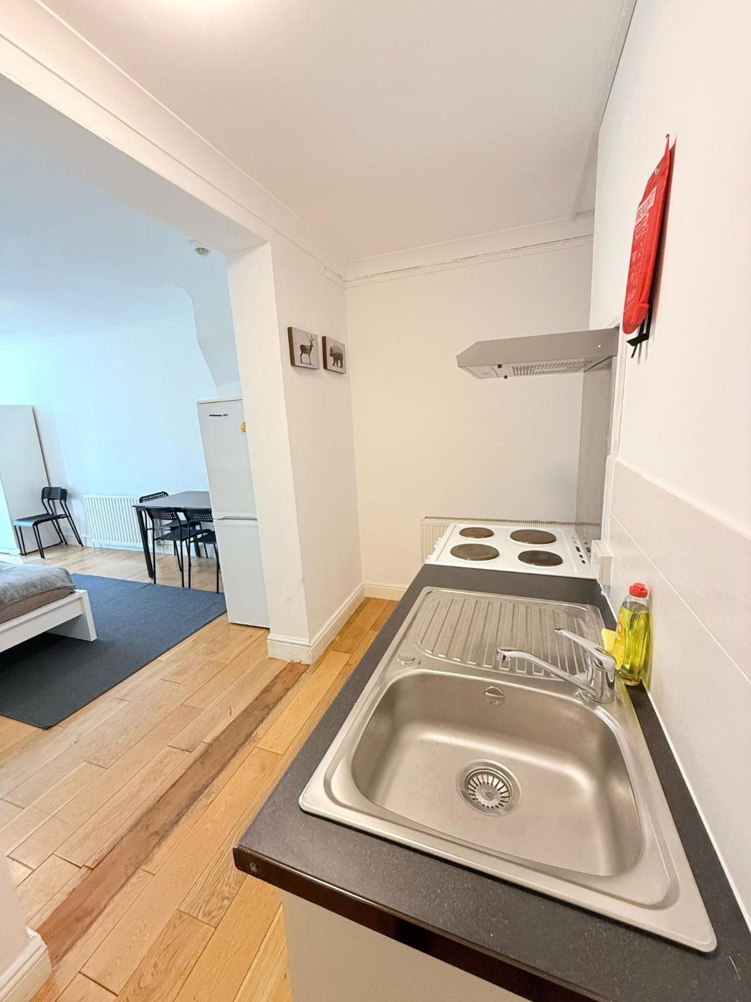 Wembley Rooms Лондон Экстерьер фото